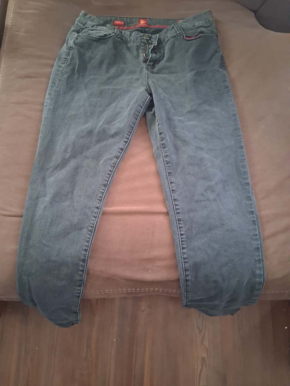 Slim Straight Jeans in Faded Blue Womens Size 10